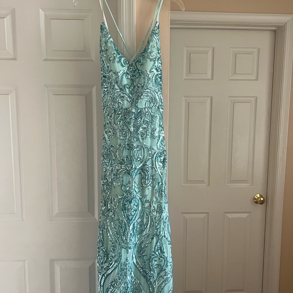 This os a Windsor prom dress its a size medium - Picture 1 of 3